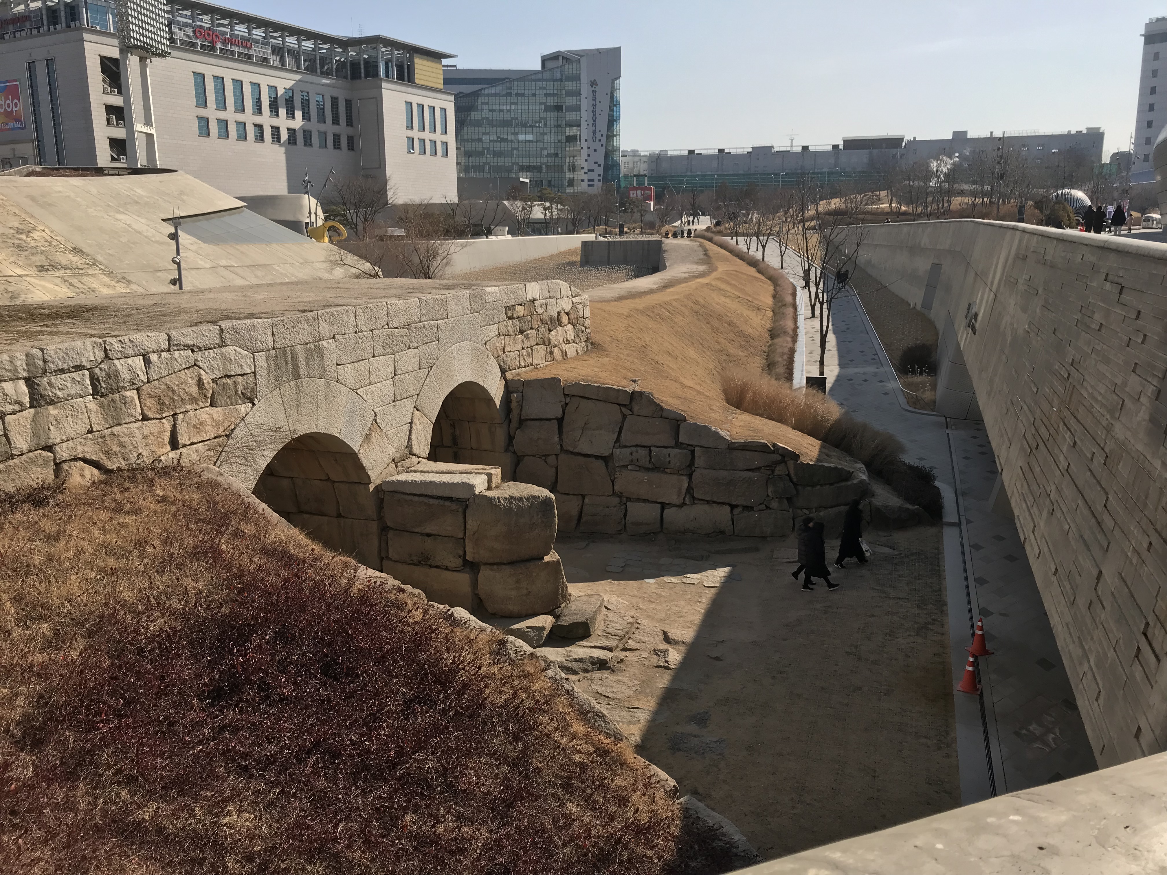 2019/1/25 東大門歴史文化公園にあるソウルの壁